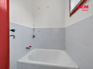 Prodej bytu 4+1, Černovice, U Mateřské školy, 82 m2