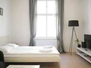 Pronájem bytu 1+kk, Praha - Žižkov, Štítného, 36 m2