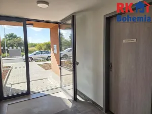Pronájem bytu 1+kk, Praha - Dolní Počernice, 45 m2