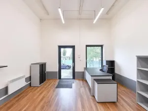 Prodej obchodního prostoru, Praha - Horní Počernice, Komárovská, 210 m2