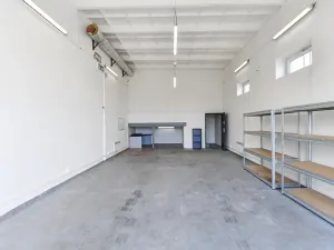 Prodej obchodního prostoru, Praha - Horní Počernice, Komárovská, 210 m2
