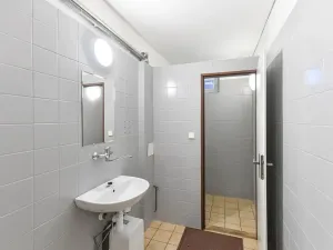 Prodej obchodního prostoru, Praha - Horní Počernice, Komárovská, 210 m2