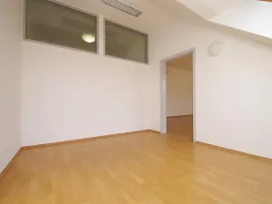 Pronájem kanceláře, Praha - Smíchov, Štefánikova, 82 m2