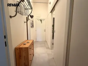 Prodej bytu 1+kk, Králův Dvůr, Plzeňská, 41 m2