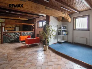 Pronájem skladu, Hovorany, 262 m2
