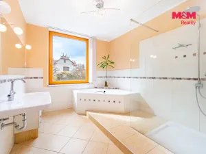 Prodej rodinného domu, Praha - Dejvice, V Šáreckém údolí, 230 m2