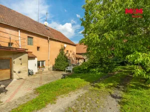 Prodej obchodního prostoru, Buštěhrad, Náměstí, 4516 m2