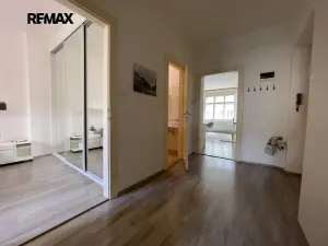 Pronájem bytu 2+kk, Praha - Holešovice, Farského, 51 m2