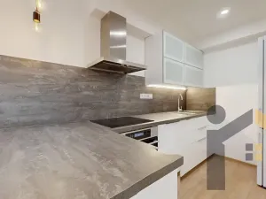 Pronájem bytu 2+kk, Praha - Kobylisy, Mirovická, 39 m2