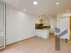 Pronájem bytu 2+kk, Praha - Kobylisy, Mirovická, 39 m2