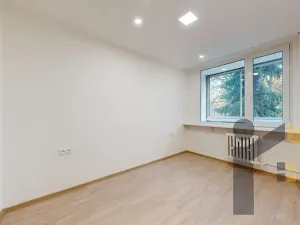 Pronájem bytu 2+kk, Praha - Kobylisy, Mirovická, 39 m2