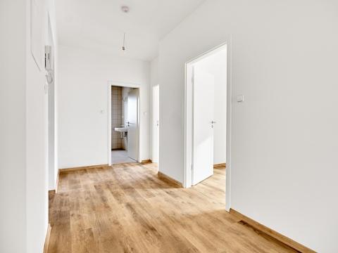 Prodej bytu 3+kk, Karlovy Vary, Dubová, 71 m2