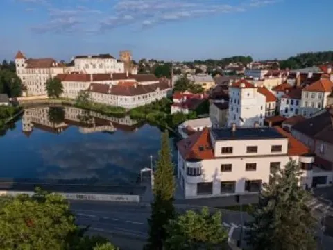 Pronájem bytu 1+kk, Jindřichův Hradec, Rybniční, 34 m2