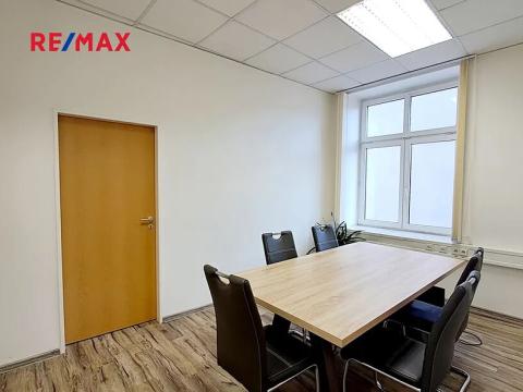 Pronájem kanceláře, Praha - Karlín, Sokolovská, 100 m2