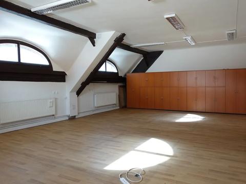 Pronájem kanceláře, Mikulov, Kostelní nám., 82 m2