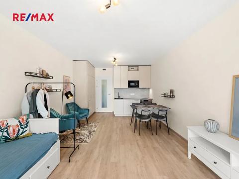 Pronájem bytu 1+kk, Praha - Hloubětín, Poděbradská, 33 m2