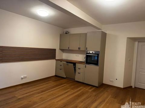 Pronájem bytu 2+kk, Praha - Vinohrady, Chorvatská, 36 m2