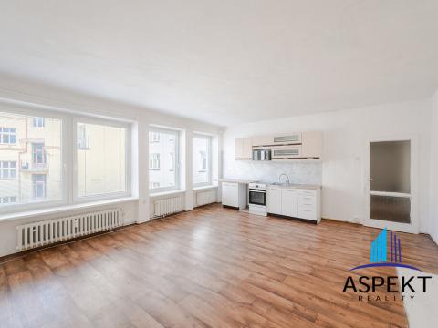 Pronájem bytu 1+1, Praha - Vinohrady, Vinohradská, 49 m2