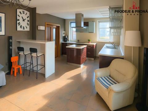 Pronájem bytu 4+kk, Praha - Vysočany, Pod Harfou, 100 m2