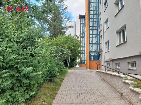 Pronájem bytu 2+kk, Praha - Strašnice, Sečská, 58 m2