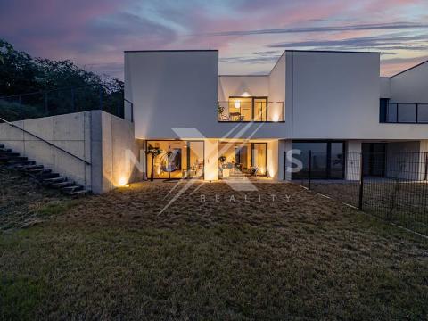 Prodej rodinného domu, Praha - Lysolaje, K Housličkám, 240 m2