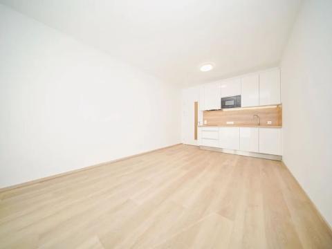 Pronájem bytu 1+kk, Praha - Horní Měcholupy, Milánská, 37 m2
