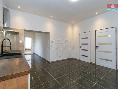 Pronájem bytu 2+kk, Holice, náměstí T. G. Masaryka, 36 m2