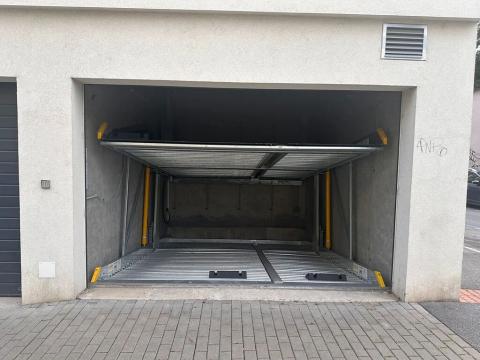 Pronájem garáže, Praha - Libeň, Ve vrchu, 15 m2