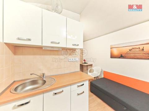 Pronájem bytu 1+kk, Hradec Králové - Kukleny, Pražská třída, 13 m2