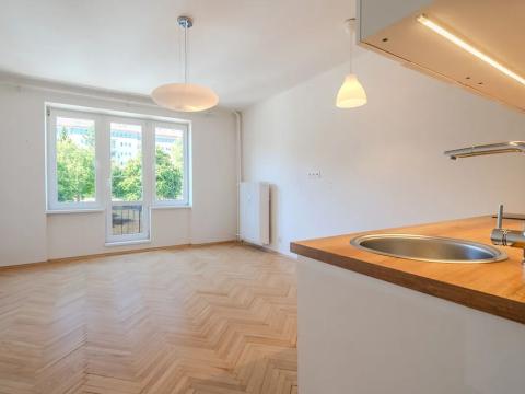 Prodej bytu 1+kk, Praha, Jeremenkova, 28 m2