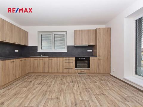 Pronájem bytu 2+kk, Kostelec nad Labem, Na Sídlišti, 60 m2