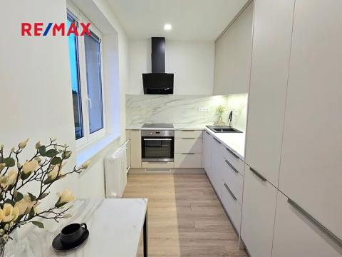 Prodej bytu 2+1, Karviná, tř. Těreškovové, 52 m2