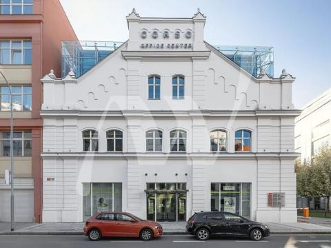 Pronájem kanceláře, Praha - Karlín, Křižíkova, 388 m2