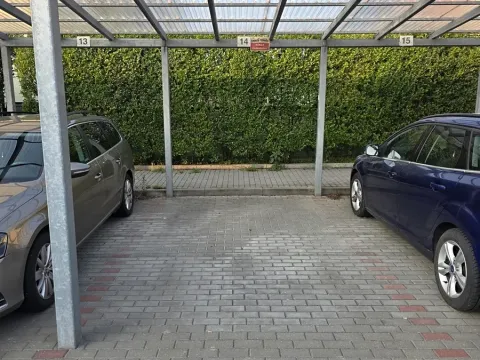 Pronájem garážového stání, Brno, Ponětovická, 12 m2