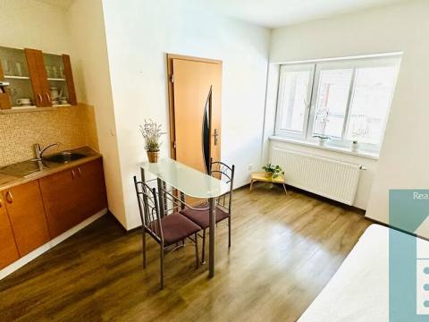 Pronájem bytu 1+kk, Kroměříž, Kojetínská, 28 m2