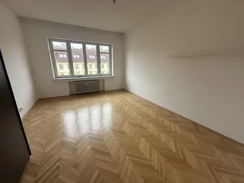 Pronájem bytu 1+kk, Praha - Břevnov, Bělohorská, 36 m2