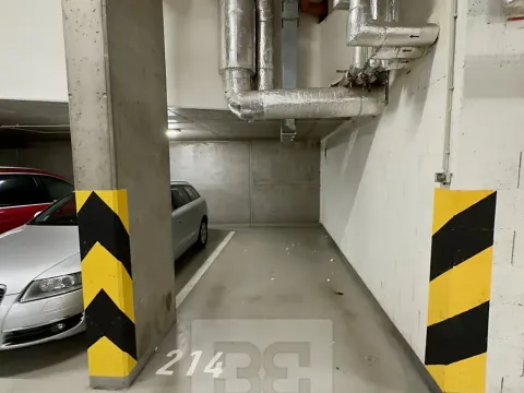 Pronájem garážového stání, Praha - Žižkov, Jeseniova, 15 m2