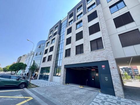 Pronájem garážového stání, Praha - Holešovice, U průhonu, 14 m2