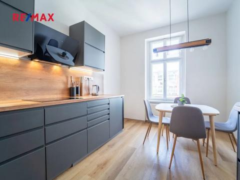 Prodej bytu 2+1, Praha - Karlín, Pernerova, 62 m2