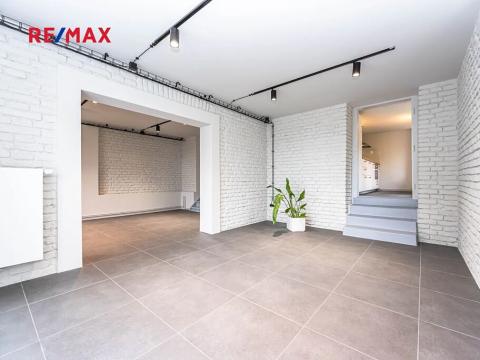 Pronájem kanceláře, Praha - Smíchov, U smíchovského hřbitova, 53 m2