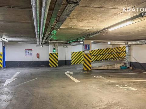 Pronájem garážového stání, Praha - Vinohrady, U Zvonařky, 13 m2