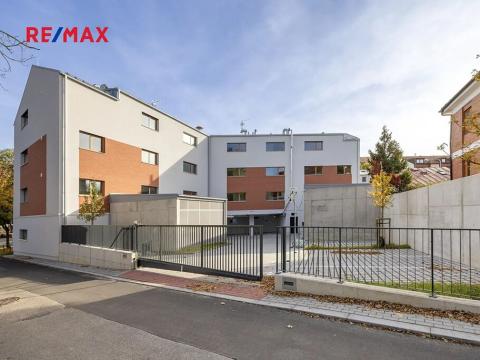 Prodej bytu 2+kk, Praha - Hrdlořezy, Českobrodská, 57 m2