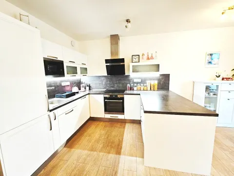 Pronájem bytu 2+kk, Jesenice, Cedrová, 66 m2