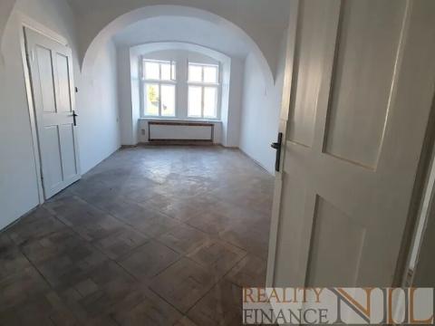 Pronájem bytu 2+kk, Plzeň, náměstí Republiky, 62 m2