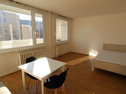 Pronájem bytu 1+kk, Praha - Karlín, Molákova, 36 m2