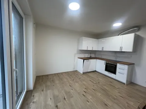 Pronájem bytu 2+kk, Praha - Prosek, Čakovická, 43 m2