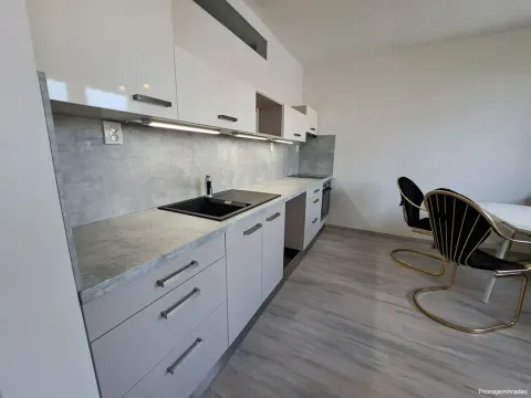 Pronájem bytu 2+1, Hradec Králové, třída Edvarda Beneše, 62 m2