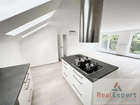 Pronájem bytu 4+kk, Praha - Vršovice, Oblouková, 136 m2