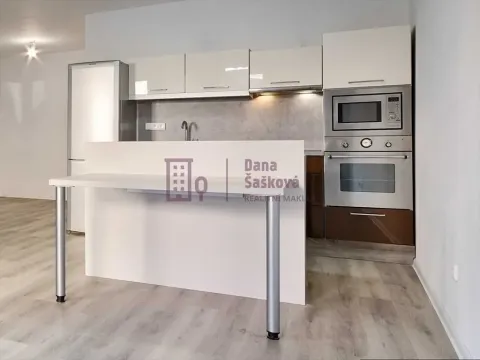 Pronájem bytu 2+kk, Jindřichův Hradec, nám. Míru, 58 m2