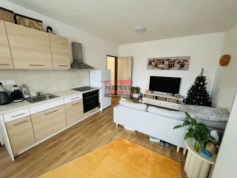Pronájem bytu 2+kk, Tábor, Čsl. armády, 37 m2
